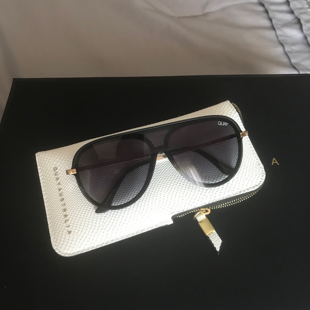 QUAY X JLO SUNNIES